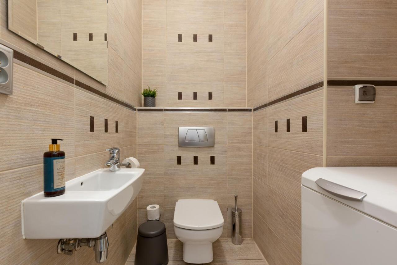 Residence on Wspólna Str. Apartment Warsaw by Renters Varsóvia Exterior foto