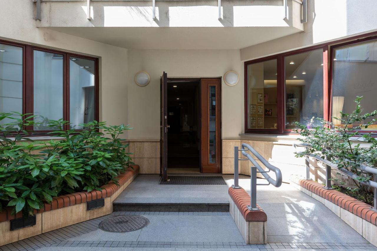 Residence on Wspólna Str. Apartment Warsaw by Renters Varsóvia Exterior foto